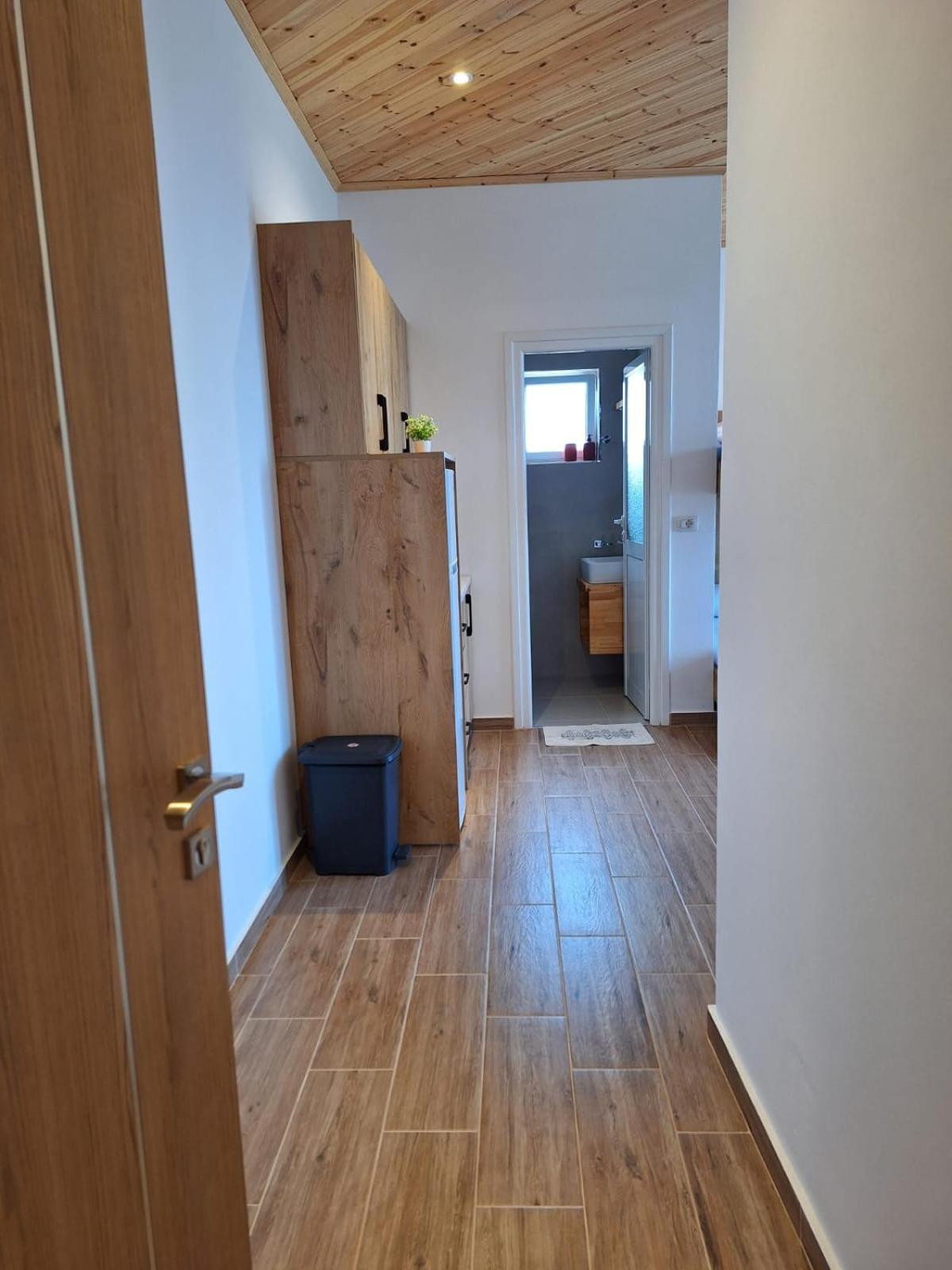 Xuxi Apartments Lukovë エクステリア 写真